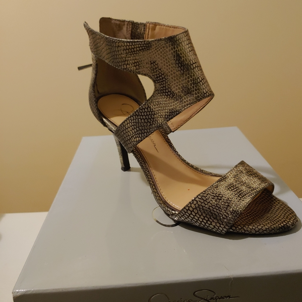 Shoe